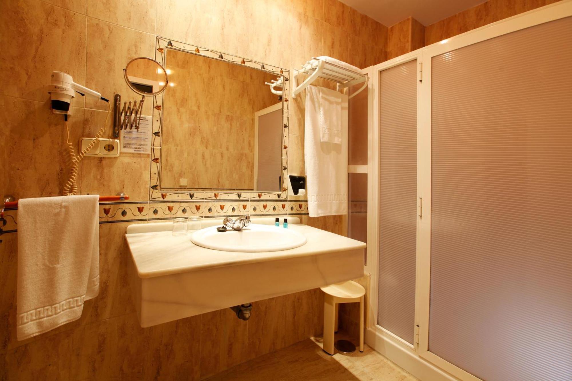 Hostal Paris San Fernando Exterior photo