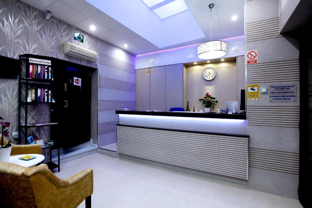 Hostal Paris San Fernando Exterior photo